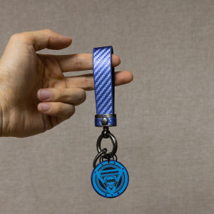 Super Stylish Carbon Fiber Texture Leather Car Keychain Lucky Number Ceramic Chips Good Luck Gift for Automobile Owners