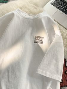 เสื้อยืดแขนสั้นสีขาวสำหรับผู้ชาย ทรงหลวม ทรงสตรีท สไตล์อเมริกันย้อนยุค เทรนด์ใหม่ ใส่สบาย แฟชั่นลำลอง