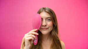 Wet Brush Pro Detangler Iridescence Icon Cherry | Award-Winning IntelliFlex | Wet & Dry Hair