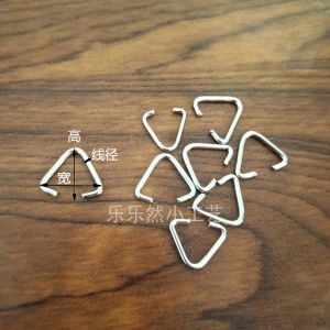 เข็มขัดโลหะสามเหลี่ยม อุปกรณ์ DIY เครื่องประดับแฟชั่น อุปกรณ์เชื่อมต่อของเล่นตุ๊กตา อุปกรณ์ทำมือ เครื่องประดับแฟชั่นใหม่