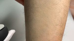 Epilator Crystal Hair Removal: Alat Penghilang Bulu & Pembersih Kulit Mati\\n\\n Apa Itu Epilator Crystal Hair Removal?\\nEpilator Crystal Hair Removal adalah alat penghilang bulu yang dirancang khusus untuk menghilangkan bulu tidak diinginkan dan membersihkan kulit mati. Dengan teknologi canggih, epilator ini dapat menghapus bulu dan kulit mati secara efektif dan aman.\\n\\n Bagaimana Cara Kerja Epilator Crystal Hair Removal?\\nEpilator Crystal Hair Removal bekerja dengan cara menghisap bulu dan kulit mati menggunakan teknologi canggih. Dengan mengaktifkan alat ini, bulu dan kulit mati akan dihisap secara efektif dan aman.\\n\\n Manfaat Penggunaan Epilator Crystal Hair Removal\\nEpilator Crystal Hair Removal memiliki beberapa manfaat, antara lain:\\n- Menghilangkan bulu tidak diinginkan dengan cepat dan efektif\\n- Membersihkan kulit mati dan menjaga kesehatan kulit\\n- Mudah digunakan dan praktis\\n\\n Perbedaan Antara Epilator Crystal Hair Removal & Alat Penghilang Bulu Lainnya\\nBerikut adalah perbedaan antara Epilator Crystal Hair Removal dan alat penghilang bulu lainnya:\\n\\n Epilator Crystal Hair Removal vs Nano Glass Hair Removal\\nEpilator Crystal Hair Removal lebih efektif dalam menghapus bulu dan kulit mati dibandingkan dengan Nano Glass Hair Removal. Selain itu, epilator ini juga lebih mudah digunakan dan praktis.\\n\\n Epilator Crystal Hair Removal vs Alat Pembersih Kulit Mati\\nEpilator Crystal Hair Removal tidak hanya menghapus bulu, tetapi juga membersihkan kulit mati. Ini membuatnya menjadi pilihan yang tepat untuk menjaga kesehatan kulit Anda.\\n\\n Cara Menggunakan Epilator Crystal Hair Removal dengan Benar\\nBerikut adalah langkah-langkah penggunaan Epilator Crystal Hair Removal:\\n\\n1. Bersihkan area yang akan dihilangkan bulunya\\n2. Hubungkan alat ke sumber daya listrik atau baterai\\n3. Aktifkan alat dan hisap bulu dan kulit mati\\n4. Bersihkan alat setelah penggunaan\\n\\n Tips & Trik untuk Hasil Optimal dengan Epilator Crystal Hair Removal\\nBerikut adalah beberapa tips dan trik untuk mendapatkan hasil optimal dengan Epilator Crystal Hair Removal:\\n- Gunakan alat ini secara teratur untuk menjaga kesehatan kulit\\n- Bersihkan alat setelah penggunaan untuk menjaga kebersihan dan kinerja\\n- Hindari penggunaan alat di area kulit yang sensitif atau terluka\n}