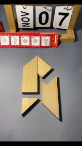 Trò chơi rèn luyện trí tuệ ghép chữ T.