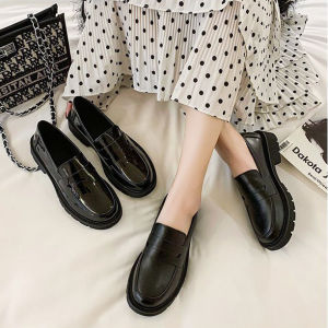แมรี่เจนรองเท้าผู้หญิงรอบนิ้วเท้ากับส้นต่ําสําหรับผู้หญิงรองเท้าโรงเรียนสีดําสิทธิบัตรหนังแฟชั่นเกาหลีรุ่นหนังขนาดเล็กรองเท้าหนัง