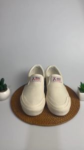 SEPATU SNEAKERS SLIP ON PRIA WANITA HITAM PUTIH SEPATU COWO KEREN BUAT GAYA SEPATU WANITA TERBARU SEPATU SNEAKER PRIA WANITA SLOP SEPATU SEKOLAH SEPATU KEREN SEPATU KULIAH SNEAKERS SEPATU PRIA KEREN LAKI LAKI CEWEK CEWE BRAND LOKAL AKNA NEPHILA RAJALELAK