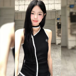 BINKAFENNY | เสื้อกั๊กสีดำปักลายไหล่เอวสั้นสำหรับผู้หญิงในช่วงฤดูร้อน เสื้อแขนกุดแบบลำลอง ดีไซน์หวานและเผ็ดร้อน