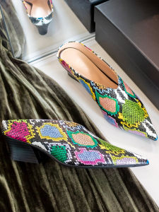 รองเท้าแตะส้นหนาสำหรับผู้หญิง รองเท้าแตะหัวแหลมแบบสวมสบาย พื้นยาง รองเท้าแตะแบบสวมสบายสำหรับผู้หญิงในช่วงฤดูร้อนปี 2025