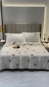 ผ้าห่มไหมเย็น 7ฟุต เนื้อผ้ามีความนุ่ม ละเอียด ลื่น เบาสบาย เนื้อผ้ามีคุณสมบัติ ให้ความรู้สึกเย็นสบายเมื่อได้สัมผัส (ขนาด200*230)