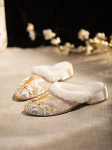 Dép Lê Thêu Hoa Cầm Sở Dép Đi Trong Nhà Thêu Mẫu Mới Mùa Xuân Giày Mules Phong Cách Trung Quốc Giày Bông Sườn Xám Giày Cho Mẹ Thoải Mái