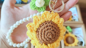 Sunflower & Leaf Bag Charm Handmade Crochet Keychain Pendant Floral Hanging Accessory for Bag Backpack Purse