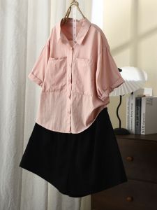 เสื้อเชิ้ตแขนสั้นทรงหลวมสไตล์ลำลองสำหรับผู้หญิงในช่วงฤดูร้อนใหม่ ผ้าฝ้ายแท้ กระเป๋าใหญ่ สีพื้น เสื้อตัวบน