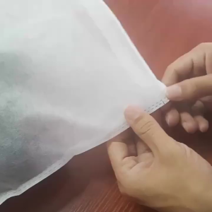 พร้อมส่งถุงห่อมะม่วงถุงห่อฝรั่ง  20x30cm 100 ใบถุงห่อผลไม้ ใช้ห่อกันแมลงเพลี้ย แสงแดดไม่ต้องห่อกระดาษทับใช้ซ้ำได้ ไม่มีไอน้ำเกาะในถุง