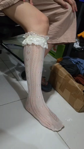 2434 kaos kaki renda lolita gothic vintage cosplay japan jepang renda warna hitam putih cream panjang bawah lutut kaus kaki stoking tipis
