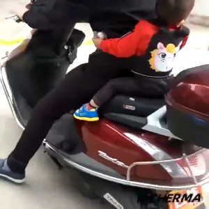 Child Riding Safety Harness for Electric Bikes/Motorcycles - Anti-Fall Protective Belt Universal Child Safety Harness for Electric Scooters/Mopeds Riding Kid Safety Belt: Hands-Free Child Carrier for E-Bikes