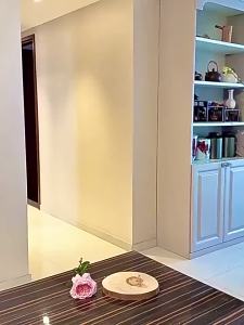 Nordic Style Green Glass Vase Narrow Neck Vase Hydroponic Fresh Floral Arrangements Container Living Room Office Decor