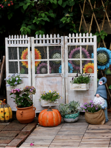 Solid Wood Miniature Fence Partition Wall Garden Trellis Villa Courtyard Floral Shelf Wooden Box Storage for Blooms and Greens
