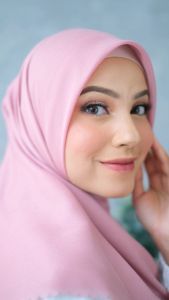 Mevrouw Hijab Polos VOAL VENUS 120x120 Lasercut