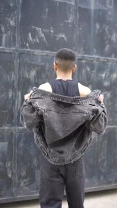 Jaket Hitam Pekat & Jaket Jeans Pria: Pilihan Modis untuk Cowok