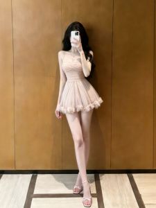 CHANGTONG | French Style Flattering V-neck Waist-accentuated Tulle Skater Dress