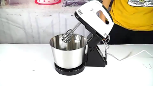 Electrolux 7 Speed Electric Egg Mixer Multifunctional Cake Food Mixer Adjustable Hand-held Egg Beater Whisk Kitchen Tool 搅拌器 打蛋器