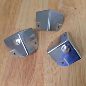 04 GÓC VUÔNG TAM GIÁC 1 Ụ NỔI cho tủ âm thanh tủ thiết bị tủ máy BÀN GHẾ.