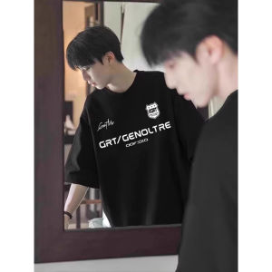 เสื้อยืดแขนสั้นทรงหลวมสไตล์อเมริกันย้อนยุคสำหรับผู้ชายในช่วงฤดูร้อน ทรงหลวม เข้ารูป เสื้อยืดลายรถแข่ง เสื้อยืดคอตตอน 7 ส่วน