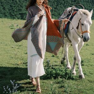 ผ้าคลุมไหล่ผ้าขนสัตว์ขนแกะแบบสวมหัวสำหรับเดินทางและถ่ายภาพ ผ้าคลุมไหล่ผู้หญิงแบบอุ่น ผ้าคลุมไหล่สไตล์ย้อนยุค ผ้าคลุมไหล่สไตล์บ้านนอก