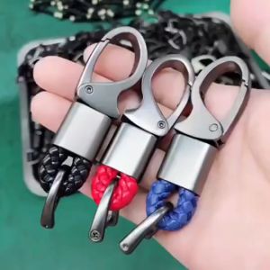 Móc Treo Chìa Khóa Hợp Kim Cao Cấp Phối Dây Da Bện Độc Đáo