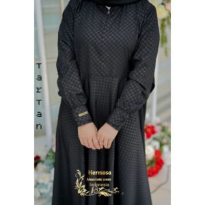 Gamis hermosa wolfis embos motif tartan warna hitam pekat-gamis syari mewah busui umbrella 4 meter
