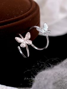 Retro French Style Silver Texture Butterfly Earrings Fashionable Minimalist Clip-On Studs Womens Handmade Alloy Jewelry