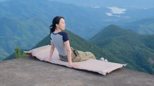 BLACKWORM Outdoor automatic inflatable mattress with pillow sleeping pad camping damp proof pad single or double person splicing thickened air cushion bed tent mat