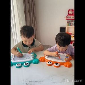 Bảng Vẽ Từ Tính Hình Chú Cua Bảng Xóa Kéo Thông Minh 4 Màu Cho Bé