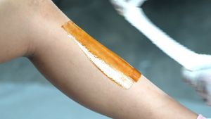 Glo by Body Glo Honey Wax แว็กซ์นกำจัดขน แว็กซ์น้ำผึ้ง แว็กซ์ขน แพค 2 หรือ 3 กระปุก กระปุกละ 160 กรัม