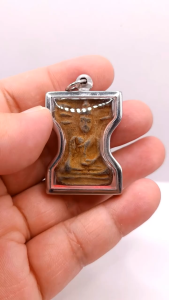 K664 พระมเหศวร 2 หน้า กรุวัดพระศรีรัตนมหาธาตุ เนื้อชิน สนิมแดง กรอบพระ สแตนเลสแท้ ขนาด 4.5x3 cm.