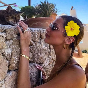 กิ๊บติดผมดอกไม้ฮาวายสำหรับผู้หญิงและเด็กผู้หญิง สไตล์โรแมนติกโบฮีเมียน กิ๊บติดผมด้านข้าง กิ๊บติดผม BB อุปกรณ์เสริมผมสำหรับผู้หญิง