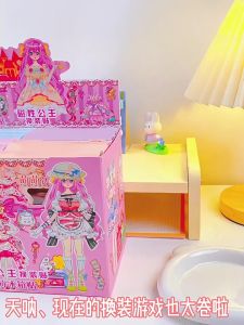 แม่เหล็กแต่งตัวตุ๊กตา เซต 5 แผ่น มีตุ๊กตา 2 ตัว+ขาตั้ง ทนทานไม่พังง่าย บรรจุกล่องในหูหิ้ว