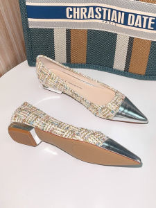 รองเท้าส้นแบนแบบสวมหัวแหลมสำหรับผู้หญิง ทรงเรียบง่าย สไตล์ฝรั่งเศส ฤดูร้อน 2025 รองเท้าส้นสูงแบบทอสีตัดกันใหม่