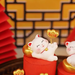 UNQCSA 2inch Solar Car Lucky Cat Cute Exquisite Waving Hand Cat Room Decor Accessories Plastic Lucky Wealth Waving Cat Home Decor