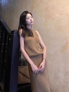 Summer Luxury Fashion Sleeveless Knitted Vest And Skirt Set High Waist A-Line Midi Dress Slimming Two-Piece round Neck Polyester Blend
