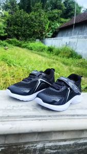 Sepatu Sekolah Anak-Anak: Pilihan Casual & Nyaman