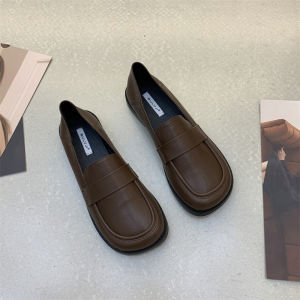 รองเท้าส้นแบนหนังนิ่มทรงสี่เหลี่ยมสำหรับผู้หญิง ฤดูใบไม้ร่วง 2025 รองเท้าส้นแบนแบบสวมสบายสไตล์ย้อนยุคสำหรับนักเรียน รองเท้า Loafers สไตล์ย้อนยุค