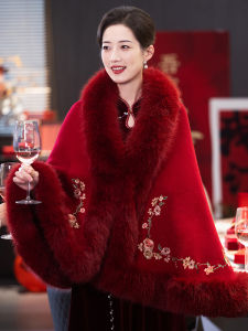 Red Wedding Dress Outerwear Shawl Thickened Fur Collar Cheongsam Winter Coat for Women Chinese Style Plant Floral Embroidery