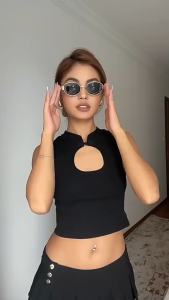 แว่นกันแดด ทรงวงรี โลหะ ดีไซน์เรียบๆแต่เก๋ทันสมัย ป้องกันแสงแดด UV400 แฟชั่นสตรีท แบบกรอบเต็ม แว่นกันแดดที่ทันสมัย ระดับไฮเอนด์