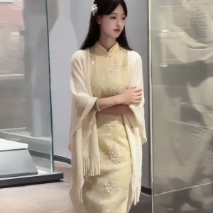 เสื้อคลุมคาร์ดิแกนถักสไตล์จีนโบราณ ฤดูใบไม้ผลิและฤดูใบไม้ร่วง 2025 ใหม่ แฟชั่นลำลอง คอวี แขนยาว กระโปรงยาวปานกลาง