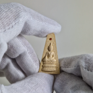 Luang Pho Phra Sai Roon Sabai Thip. Nur Phong with Embedded Gem