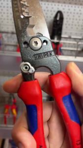 Kìm lắp điện đa năng cắt tuốt kẹp Knipex 13 72 8