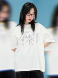 (ผลิตตามออเดอร์ 7–10 วัน) Redolence.studio Cat Howl’s ( Cat of the light) เสื้อยืดทรงoversize