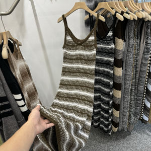 ชุดเดรสยาวทรงเอแขนกุดคอวีสไตล์เรโทรสำหรับผู้หญิงในฤดูใบไม้ร่วง ชุดชั้นในทรงเข้ารูป ชุดเดรสยาวคลุมเข่า