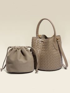 Flange Rabbit Fashion Bucket Bag Handทอหนังนุ่มCrossbody Satchelพร้อมหัวเข็มขัดแม่เหล็กเป็นกลางสําหรับทุกวัน