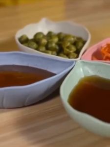 Mangkuk Sambal Mini Bentuk Daun Bahan Plastik / Mangkuk Mini Serbaguna