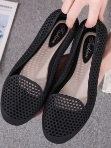 รองเท้าแตะพื้นแบนแบบโปร่งตาข่ายสำหรับฤดูร้อน รองเท้าแตะชายหาดแบบกันน้ำ พื้นยาง รองเท้าแตะแบบเจลลี่ รองเท้าฝน รองเท้าสวมสบายสำหรับผู้หญิง